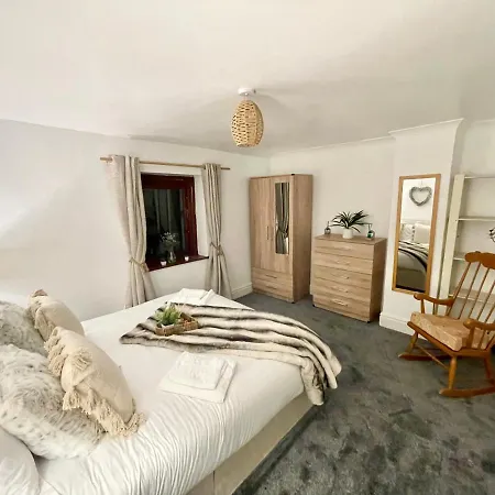 Traditional Cosy Pet Friendly Cottage By The Canal With Cymru Holidays Cwmbran Buitenkant foto