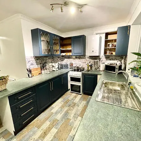 Traditional Cosy Pet Friendly Cottage By The Canal With Cymru Holidays Cwmbran Buitenkant foto