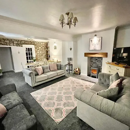 Traditional Cosy Pet Friendly Cottage By The Canal With Cymru Holidays Cwmbran Buitenkant foto