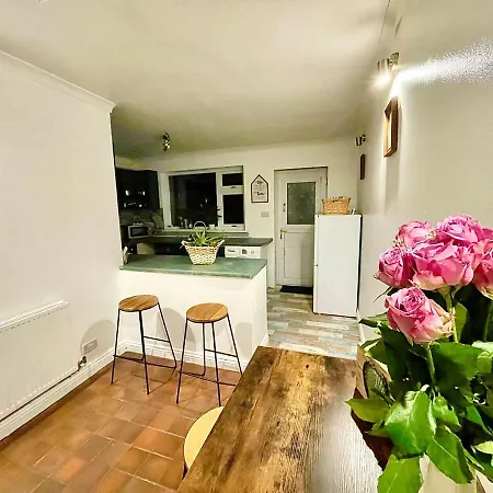 Traditional Cosy Pet Friendly Cottage By The Canal With Cymru Holidays Cwmbran Buitenkant foto