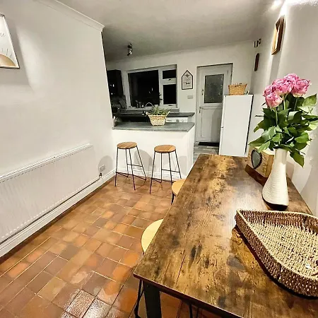 Traditional Cosy Pet Friendly Cottage By The Canal With Cymru Holidays Cwmbran Buitenkant foto