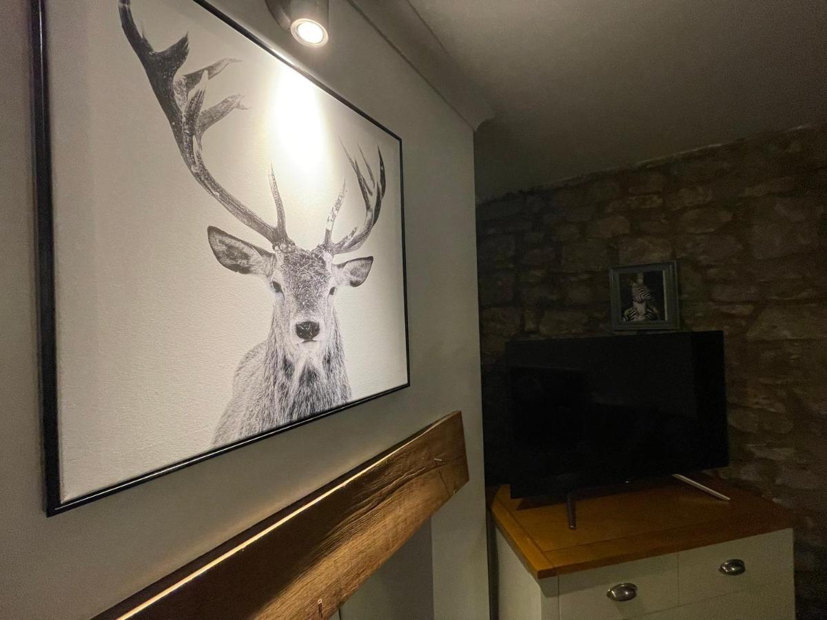 Traditional Cosy Pet Friendly By The Canal With Cymru Holidays * Cwmbran