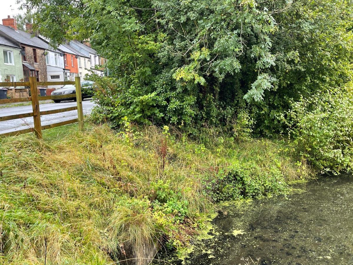 Traditional Cosy Pet Friendly By The Canal With Cymru Holidays Holiday home Cwmbran
