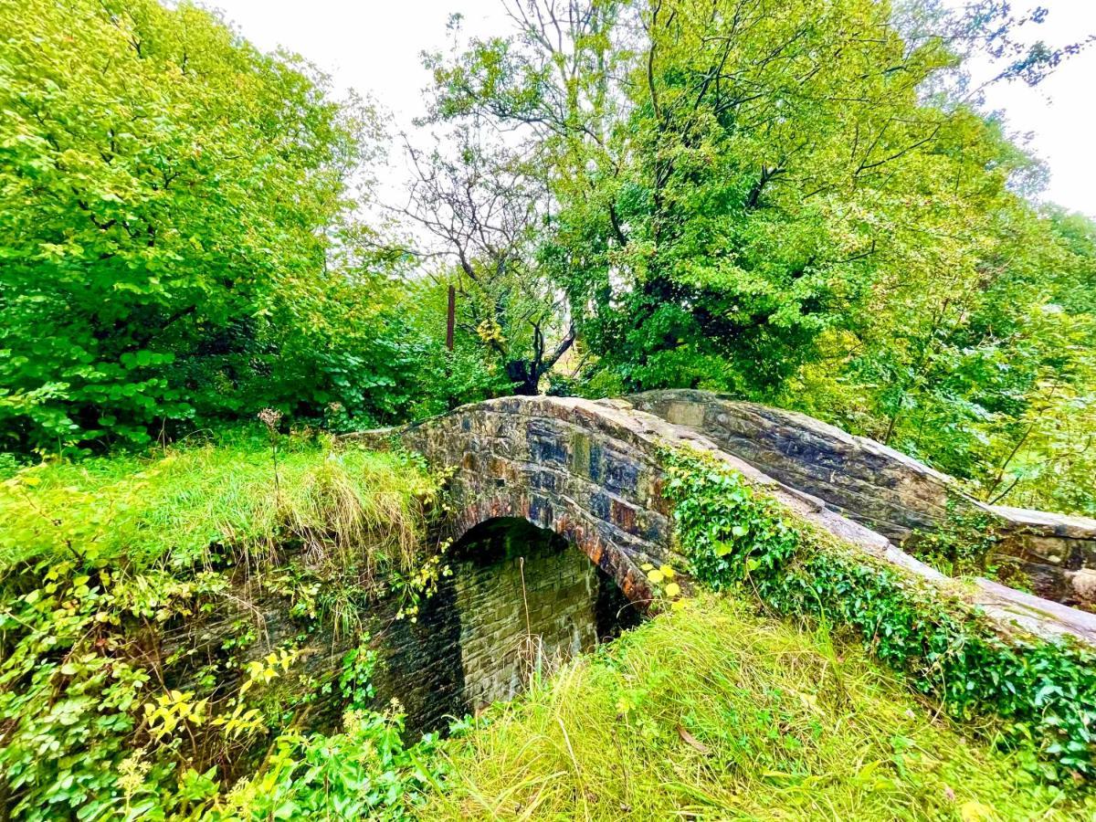 Holiday home Traditional Cosy Pet Friendly By The Canal With Cymru Holidays Cwmbran